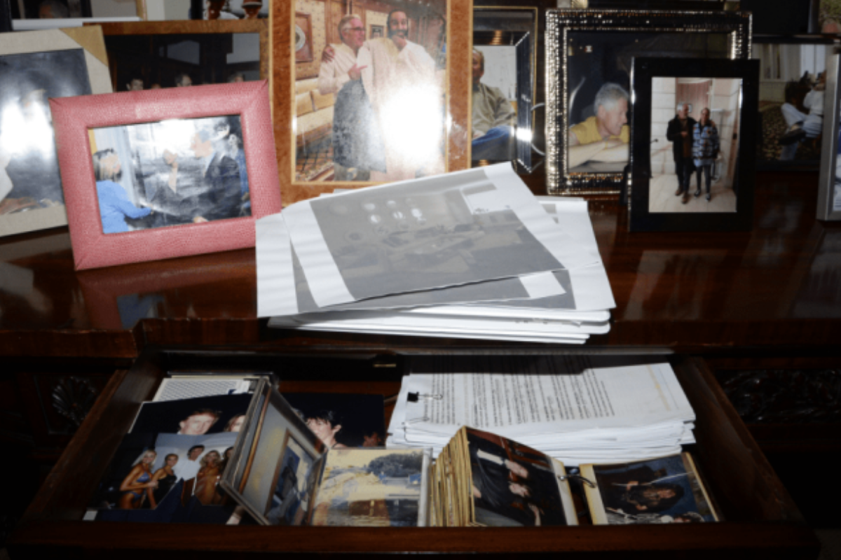 trump epstein desk